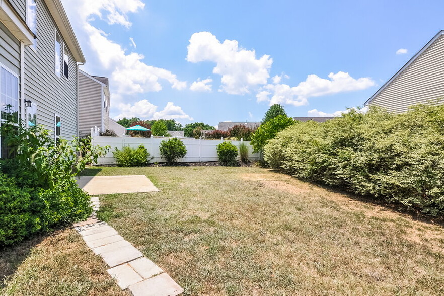 Building Photo - 2017 Sterling Hill Dr