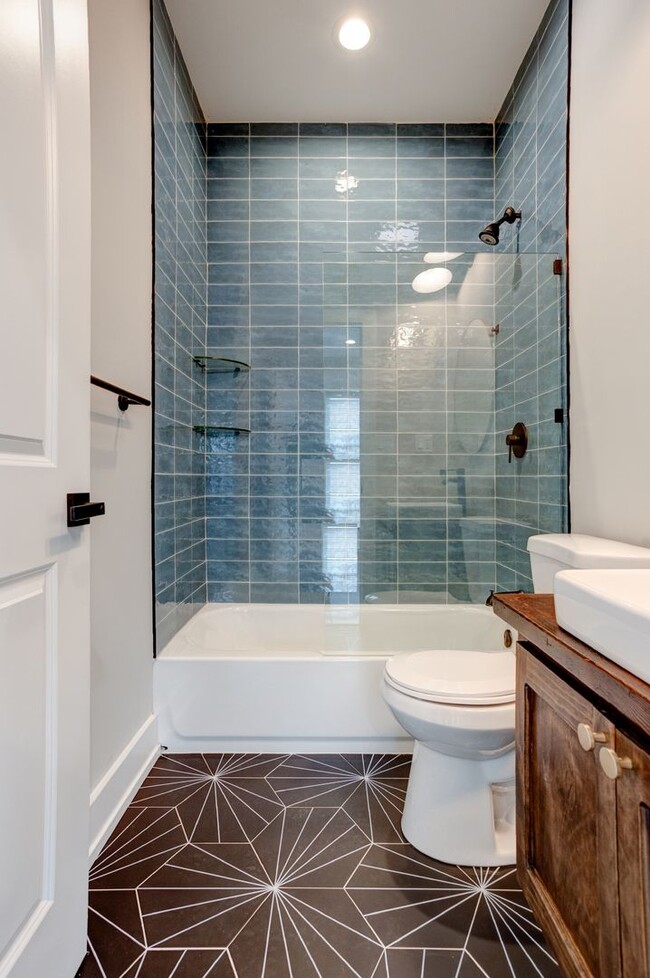 Building Photo - 2638 N 33rd St