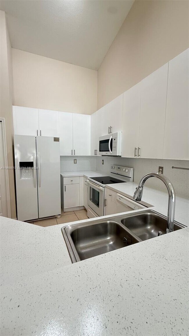 Building Photo - 3323 NE 11th Dr