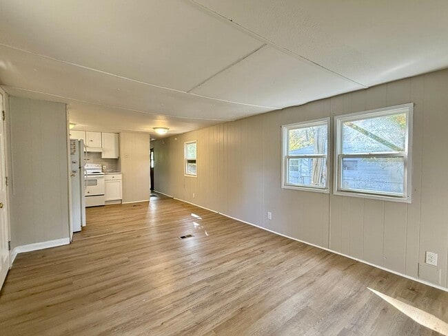 Building Photo - Updated Home in Laurel Lakes NJ FOR RENT $1400