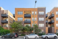 Building Photo - 2935 N Clybourn Ave