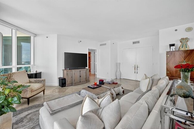 Building Photo - 101 S Fort Lauderdale Beach Blvd