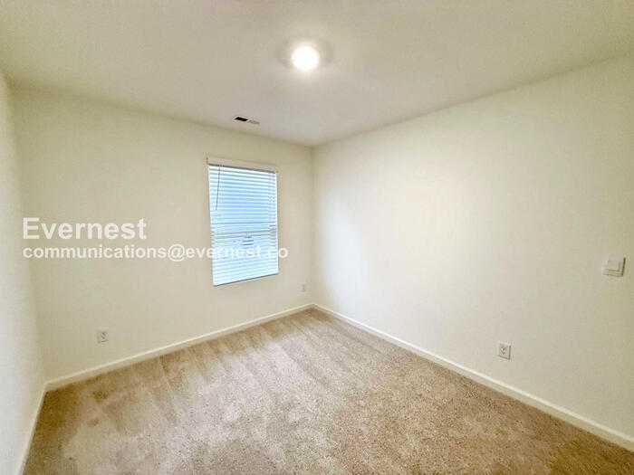 Building Photo - 241 Koslin Lp