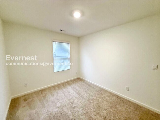 Building Photo - 241 Koslin Lp