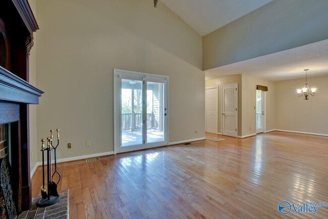 Building Photo - 3018 Live Oak Ln SW