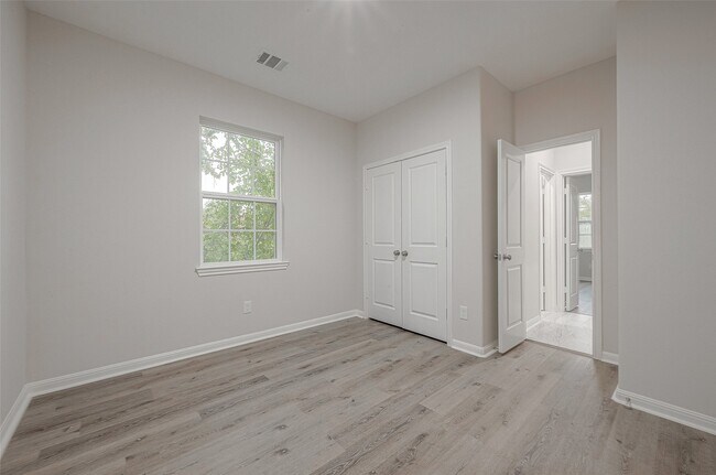 Building Photo - 2528 S Texas Ave