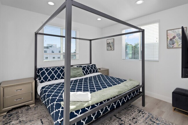 Building Photo - 4-Unit Townhome Community | Luxury Living Near DTLA