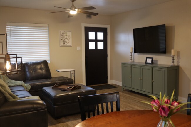 Building Photo - 351 N Main St