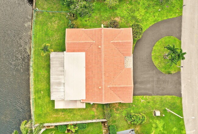 Building Photo - 9603 NW 67th Ct