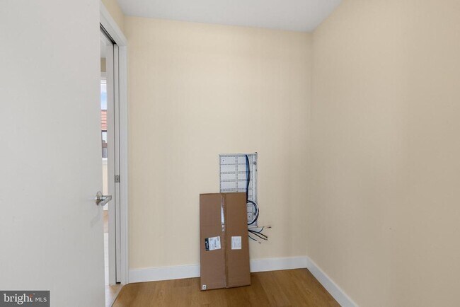 Building Photo - 1701 S 4th St