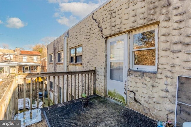 Building Photo - 296 Greenough St