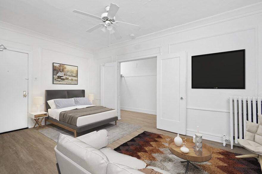 STUD Living Area - 1049 W. Oakdale