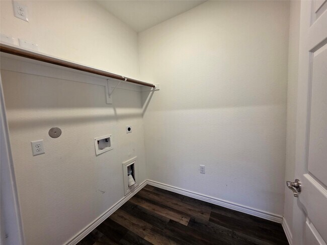 Building Photo - 6114 Lacey Oak Dr