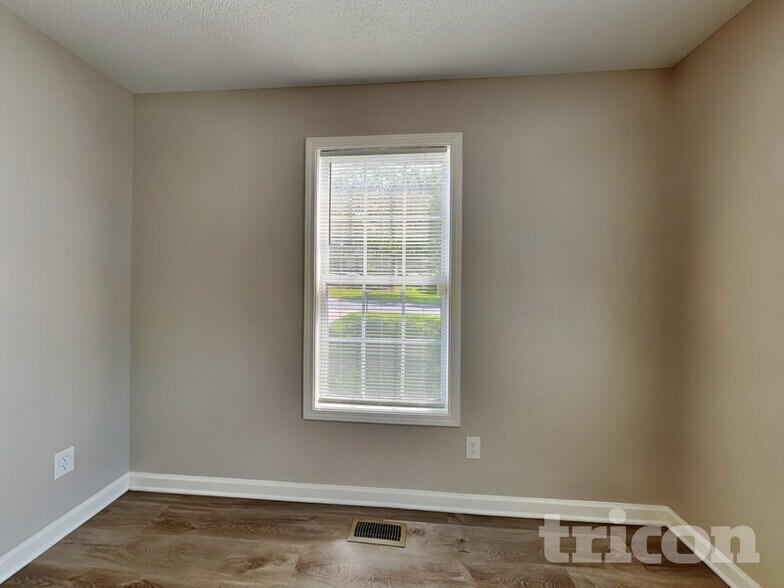 Building Photo - 5119 Daffodil Ln