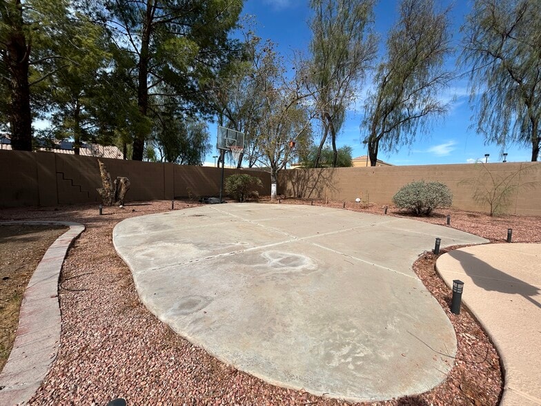 Building Photo - 9885 S La Rosa Dr