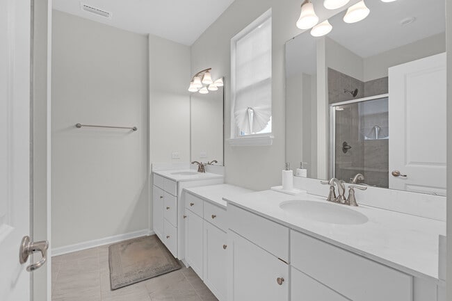 Building Photo - 780 Weller Dr