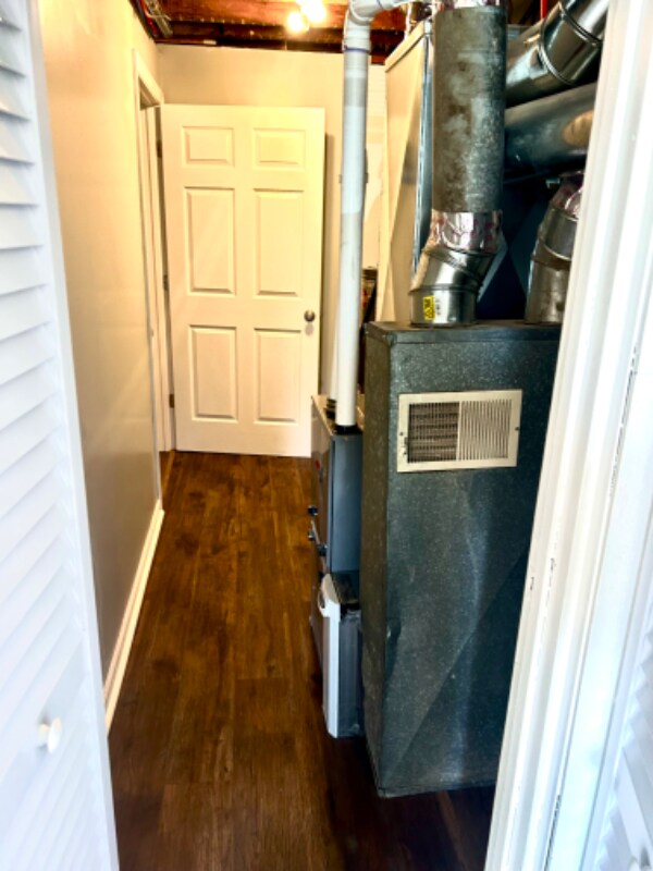 Building Photo - 413 6th Ave