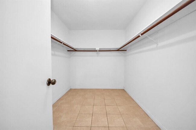 Building Photo - 2622 Heather Knoll Dr