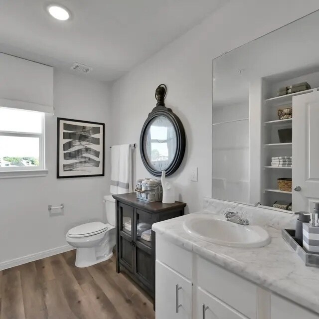 Building Photo - Luxury 2-Bed Home | Spacious Interiors!