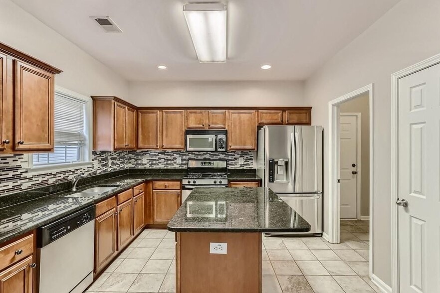 Building Photo - 2605 Gateview Ct