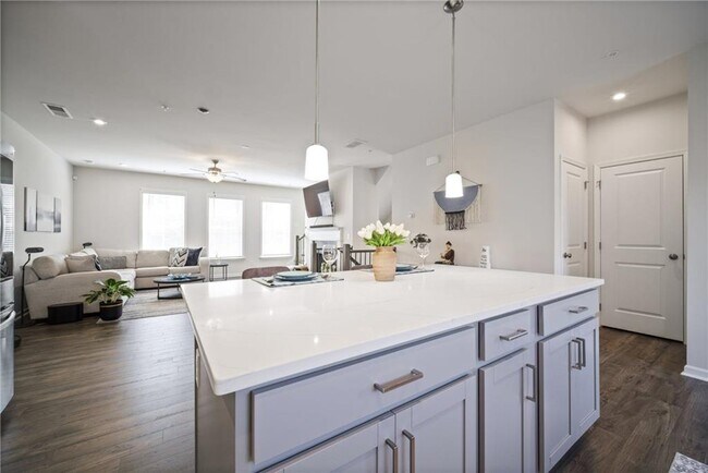 Building Photo - 1595 Ridgebrook Downs