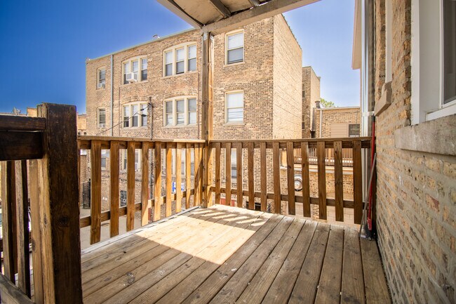 Building Photo - 3208 W Belle Plaine Ave