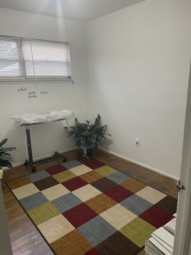 Building Photo - 629 River Creek Rd