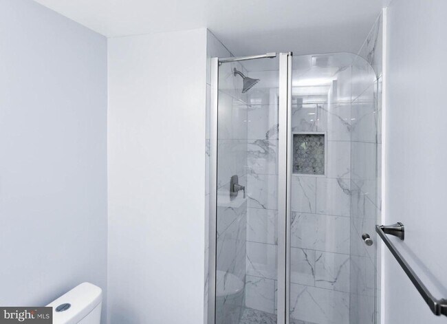 Building Photo - 915 Westlake Dr