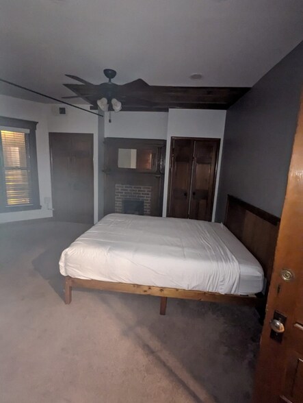 Building Photo - 229 Collins Ave