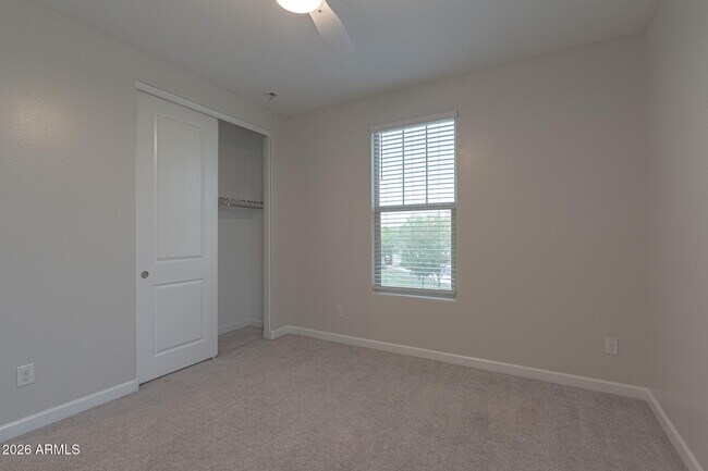 Building Photo - 6523 E Bluefield Ave