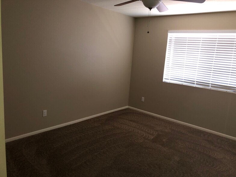 BEDROOM 2 - 17214 N 49th Ave