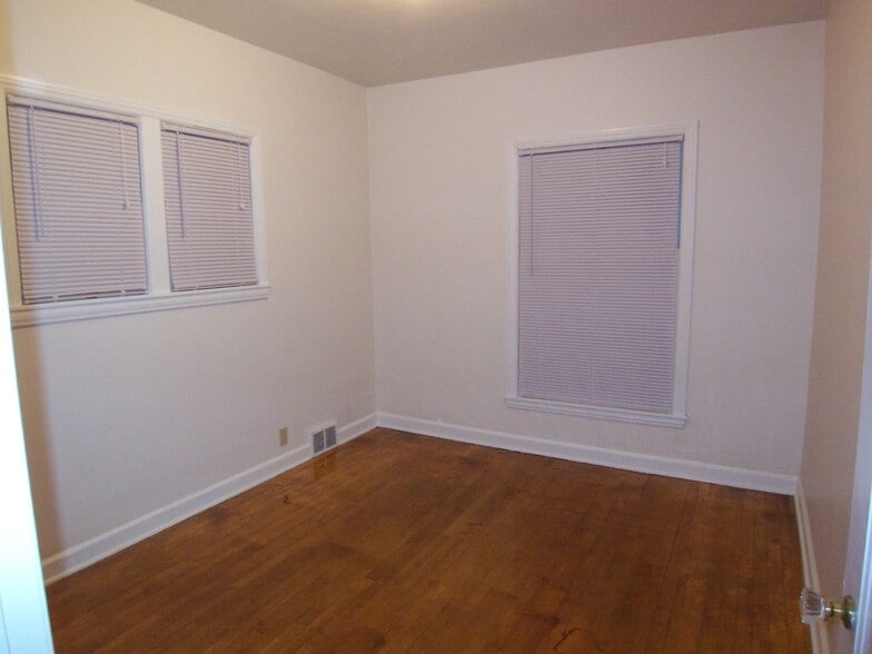 Building Photo - 5453 N 40th St