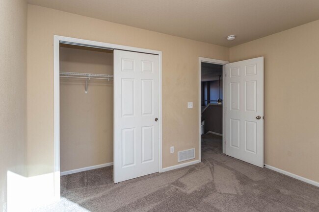 Building Photo - SPACIOUS 3BD HOME IN FREEDOM HEIGHTS W/ A/...