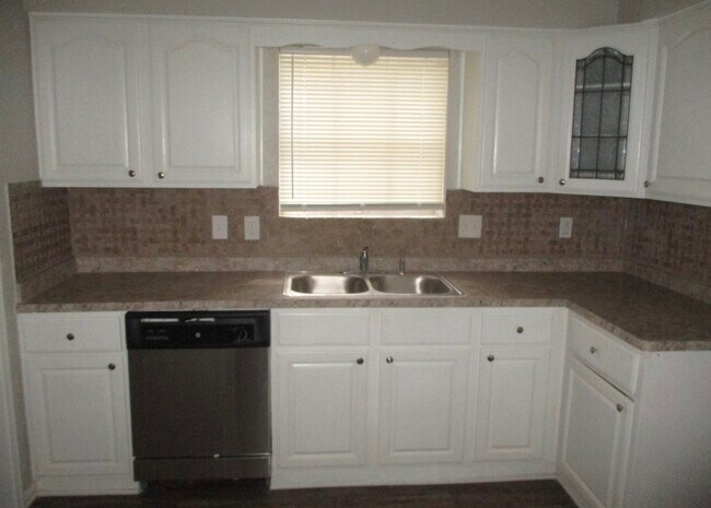 Building Photo - 2921 Roseheath Ln