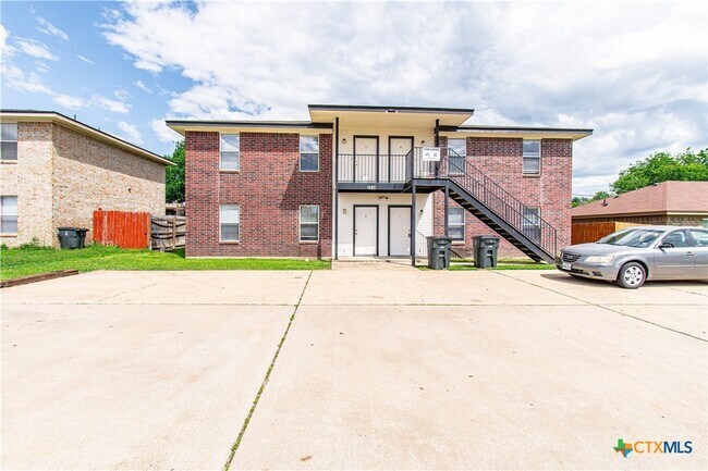 Primary Photo - 2014 Cedarhill Dr