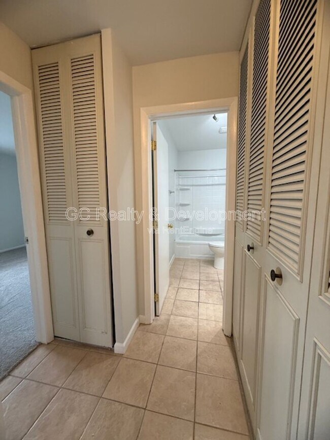 Building Photo - 1565 Burton Ct