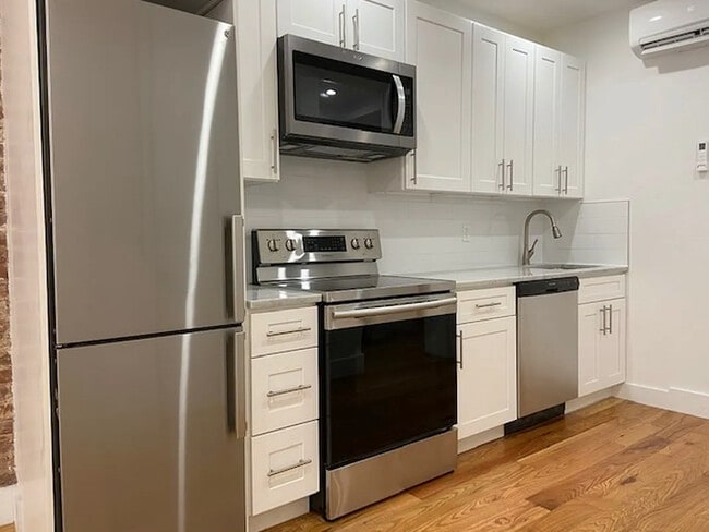 Building Photo - 294 Rogers Ave