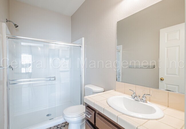 Building Photo - 3 Bedroom/2 Bath Townhome in Mill Creek - ...