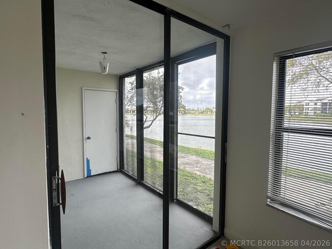 Building Photo - 208 Lake Pointe Dr
