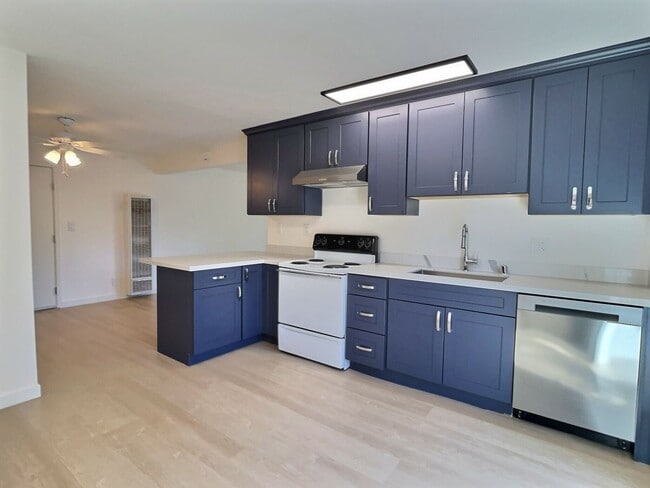 Building Photo - 3BD/2BA - Updated Duplex in Cozy Willow Gl...