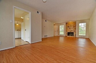 Building Photo - 7619 Pebblestone Dr