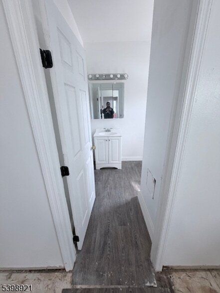 Building Photo - 1165 E State St