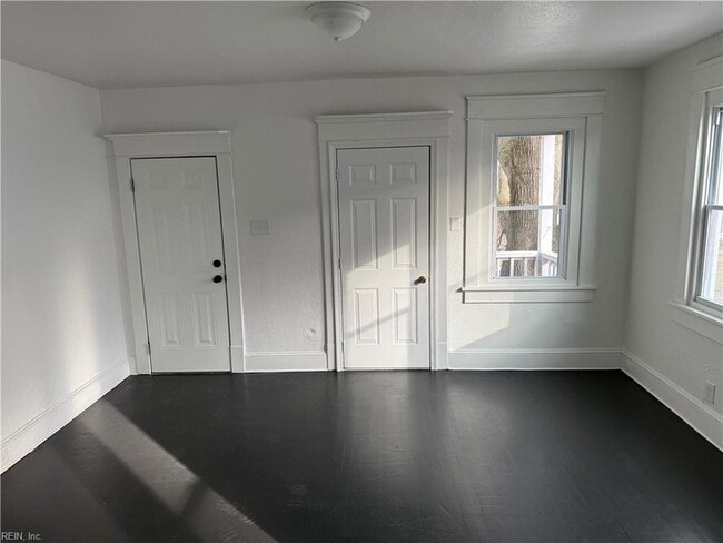 Building Photo - 1707 Holladay St