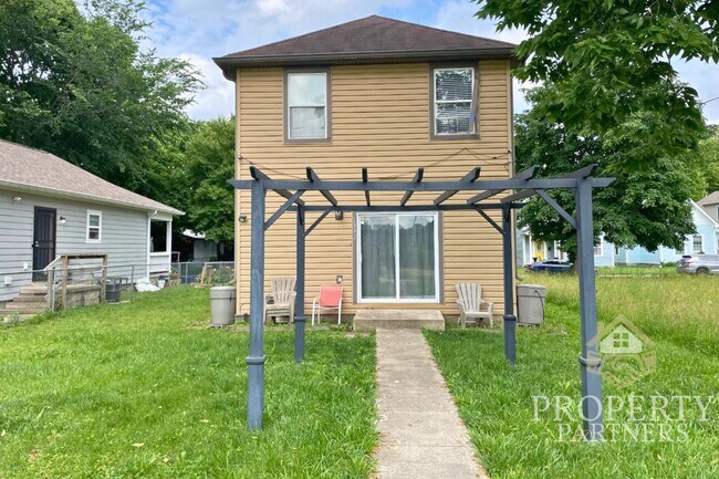Building Photo - 2842 Highland Pl