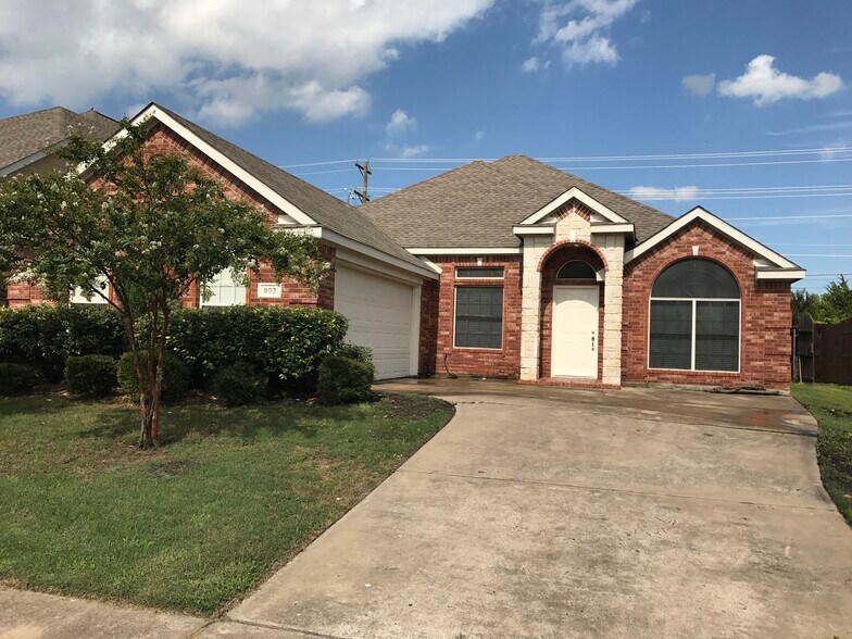 Primary Photo - 903 Redbud Dr