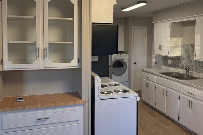 Building Photo - 149 Ruth St