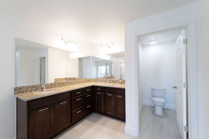 Primary bathroom - 2882 Saint Barts Sq