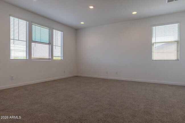 Building Photo - 9115 W Glenrosa Ave