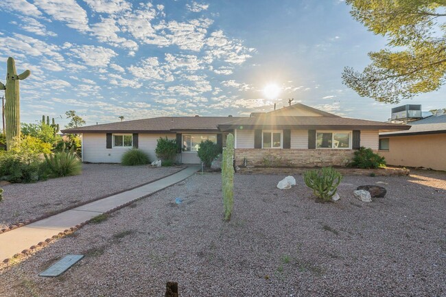 Primary Photo - BEAUTIFUL SOUTH SCOTTSDALE - CORNER LOT & ...