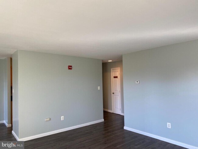 Building Photo - 7101 Donnell Pl